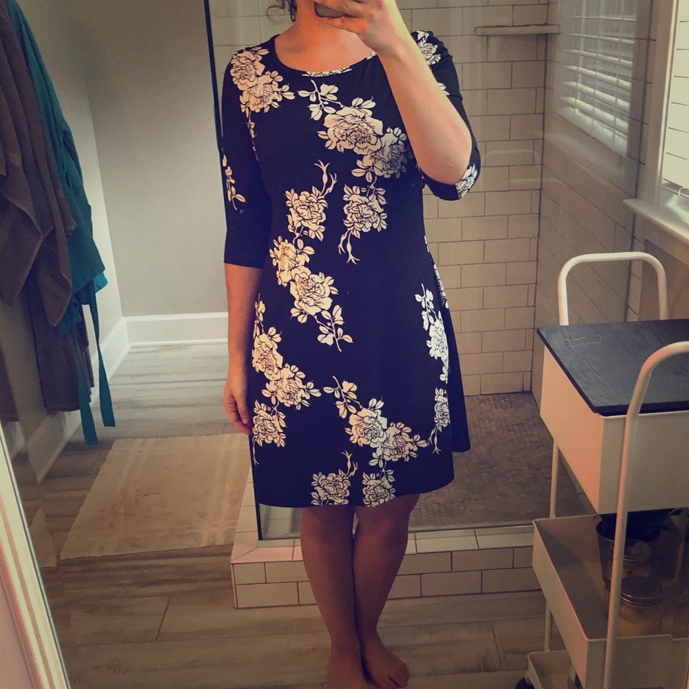 3/$20 Simple black and white floral dress